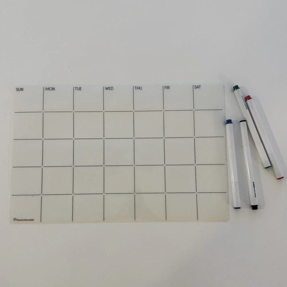 CALENDAR WITH 4 MARKERS